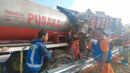 Truk Tabrak Truk di Madiun, 1 Tewas