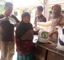 Tingkatkan Ketahanan Pangan, 189 Warga Desa Plaosan Terima Bansos Beras