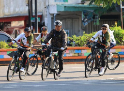 Wali Kota Maidi Beri Pengarahan Sambil Gowes