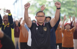 Pj Wali Kota Batu Senam Bersama Ribuan Guru dan ASN Dinas Pendidikan