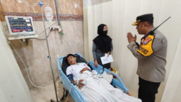 Kelelahan Jaga TPS, Anggota Linmas di Pasuruan Dirawat