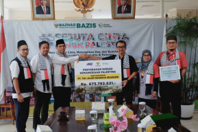 JNE Terima Penghargaan Sebagai Tokoh Pemberdayaan dan Kolaborasi Palestina di Ajang Public Expose Rumah Zakat 2024