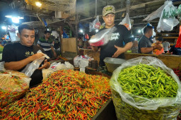 Jelang Ramadhan, Harga Beras Masih Tinggi, Cabai Tambah "Pedes"