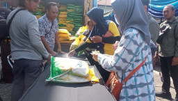 Mantan Mendag Tuding Kelolaan Beras Kacau Balau