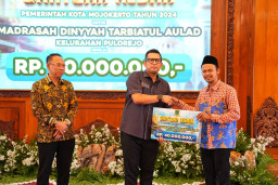 Hibah Rp 9,65 Miliar Disalurkan, Pj Wali Kota Ali Kuncoro Tegaskan Tak Boleh Ada Potongan