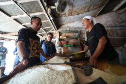 Sidak Pasar, Sekdakot Mojokerto Temukan Harga Beras Mahal dan Stok Tak Banyak