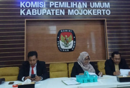 Terbukti Tak Netral, KPU Kabupaten Mojokerto Beri Sangsi Tegas Anggota KPPS Perning