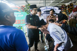 Pj Wali Kota Jamin Pendidikan Anak Petugas Kebersihan yang Meninggal Kecelakaan dengan BPJamsostek