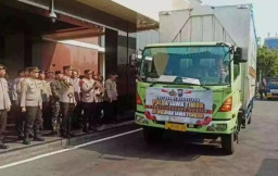 Polda Jatim Berangkatkan 50.789 Paket Bantuan Kemanusiaan