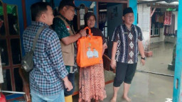 BPBD Gresik Bagikan Bantuan untuk Korban Banjir