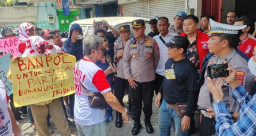 Kantor DPD PSI Surabaya Didemo Ratusan Simpatisan