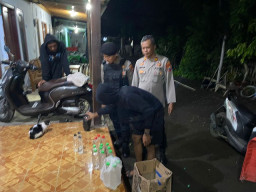 Puluhan Miras Diamankan Petugas dari Rumah Warga