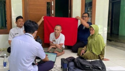 Disdukcapil Kota Madiun Bantu Aktivasi IKD untuk Disabilitas