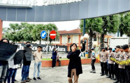 Aktivis Praja Sumenep Demo Soroti Peredaran Minol