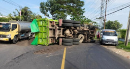 Truk Kecelakaan Tunggal, Lalin Macet hingga 1 Kilometer