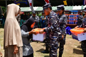 Korban Gempa di Bawean dan Tuban Terima Bantuan