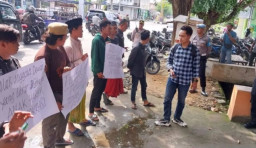 Panwascam Diduga Terlibat Politik Uang Salah Satu Caleg, Bawaslu Sumenep Digeruduk Massa