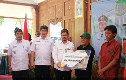Pemkab Pasuruan Serahkan Simbolis ke-150 Bansos RTLH TA 2024