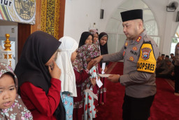Kapolres Pasuruan Gelar Pembinaan Rohani dan Pemberian Santunan Anak Yatim