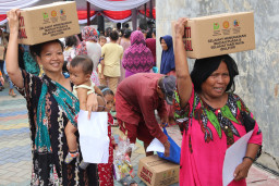Pemkot Surabaya Bagikan 6 Ribu Paket Sembako Serentak di 31 Kecamatan
