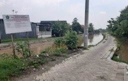 Tingkatkan Infrastruktur, Pemdes Bakalan Wringinpitu Pavingisasi Jalan Lingkungan