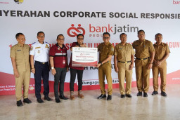 Permudah Layanan Perizinan, Bank Jatim Berikan Satu Mobil Layanan Keliling