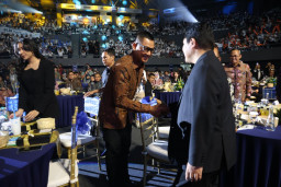 Dirut PLN Raih Best CEO of Communications, PLN Jadi Best of The Best Communications