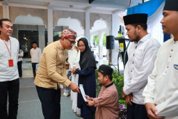 Berbagi Berkah di Bulan Ramadhan, PLN Bagikan Ribuan Paket Sembako