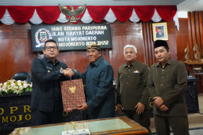 Anggap Sebagai Masukan Konstrukrif, Pj Wali Kota Mojokerto Atensi Rekomendasi DPRD Terhadap LKPJ Tahun 2023