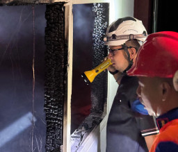 Pj Wali Kota Mojokerto Tinjau Langsung Proses Pemadaman Kebakaran RS Gatoel