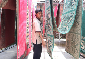 Jasa Cuci Karpet Kebanjiran Cuan Jelang Ramadhan, Omzet Capai Rp 20 Juta