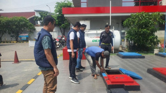 Polres Pelabuhan Tanjung Perak Cek BBM di SPBU