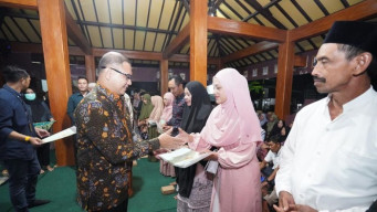 Ratusan Warga Kota Batu Terima Sertifikat PTSL