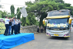 Bupati Lamongan Berangkatkan 3 Bus Balik Gratis