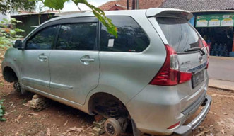 Viral, 4 Ban Mobil Avanza Dicuri saat Parkir, Netizen: Gak Sekalian Setirnya