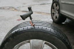 Perlu Diperhatikan! Ban Mobil Bocor Samping Sebaiknya Ganti Baru, Kenapa?