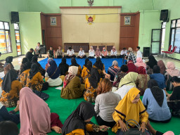 Bertemu Kader Posyandu Kelurahan Dermo, Mbak Vinanda Tawarkan Ambulans Gratis