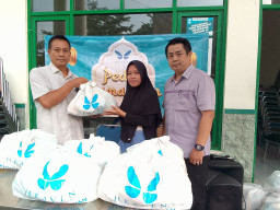 Sambut Hari Raya Idul Fitri, Heaven Memorial Park Quilling Bagikan Ratusan Paket Sembako