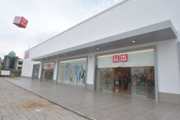 Dukung UKM Lokal, UNIQLO Hadir di Unimas District