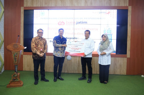 Bank Jatim Serahkan CSR Revitalisasi Jam Menara, untuk Tambah Keindahan Kota Probolinggo
