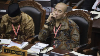 Ketua Bawaslu RI dan Ketua KPU RI, Ditegur Ketua MK, Karena Tertidur