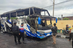 Waspadai Penyebab Mobil Terbakar Akibat Korsleting di Kompresor AC