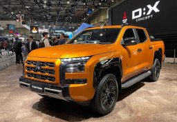 Mitsubishi Triton Dinobatkan Pikap Kabin Ganda Pertama Peraih Bintang 5 ANCAP 2024