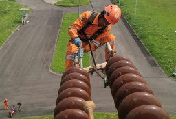 Pastikan Standar Peralatan, PLN Selesaikan Pemeliharaan Jaringan SUTT di Wilayah Surabaya Barat