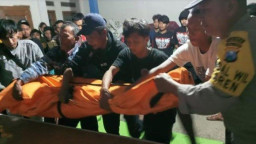 Karyawan Minimarket Terjatuh ke Sungai Bengawan Solo