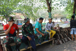 Kedekatan Satgas TMMD ke-120 Kodim 0816/Sidoarjo Ciptakan Keharmonisan Nyata Warga Desa Penambangan
