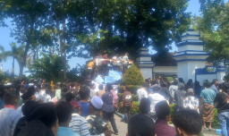 Pj Bupati Sampang Ngacir Saat Didemo Ribuan Massa