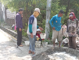 Antisipasi Luapan Air, Pemdes Wonoplintahan Bangun Drainase