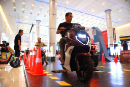 Dukung Pengembangan Ekosistem Kendaraan Listrik, PLN Sukseskan Gelaran IIMS Surabaya 2024