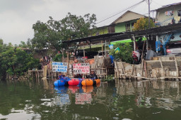 Baca juga : Bantaran Kali Surabaya Jadi Sarang Bangunan Liar, BRUIN: Diduga Ada Mafia Tanah